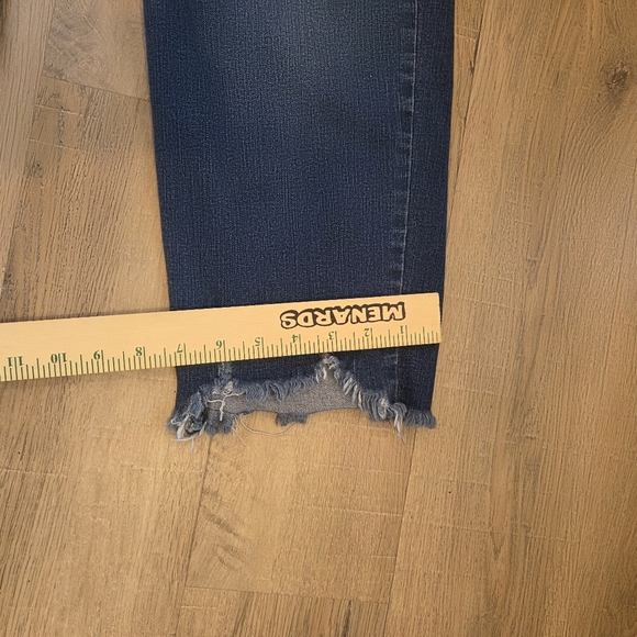 High Rise Womens Jeans Sz 12 Cropped Raw Scalloped Hem Stretch Nine West - Picture 10 of 10